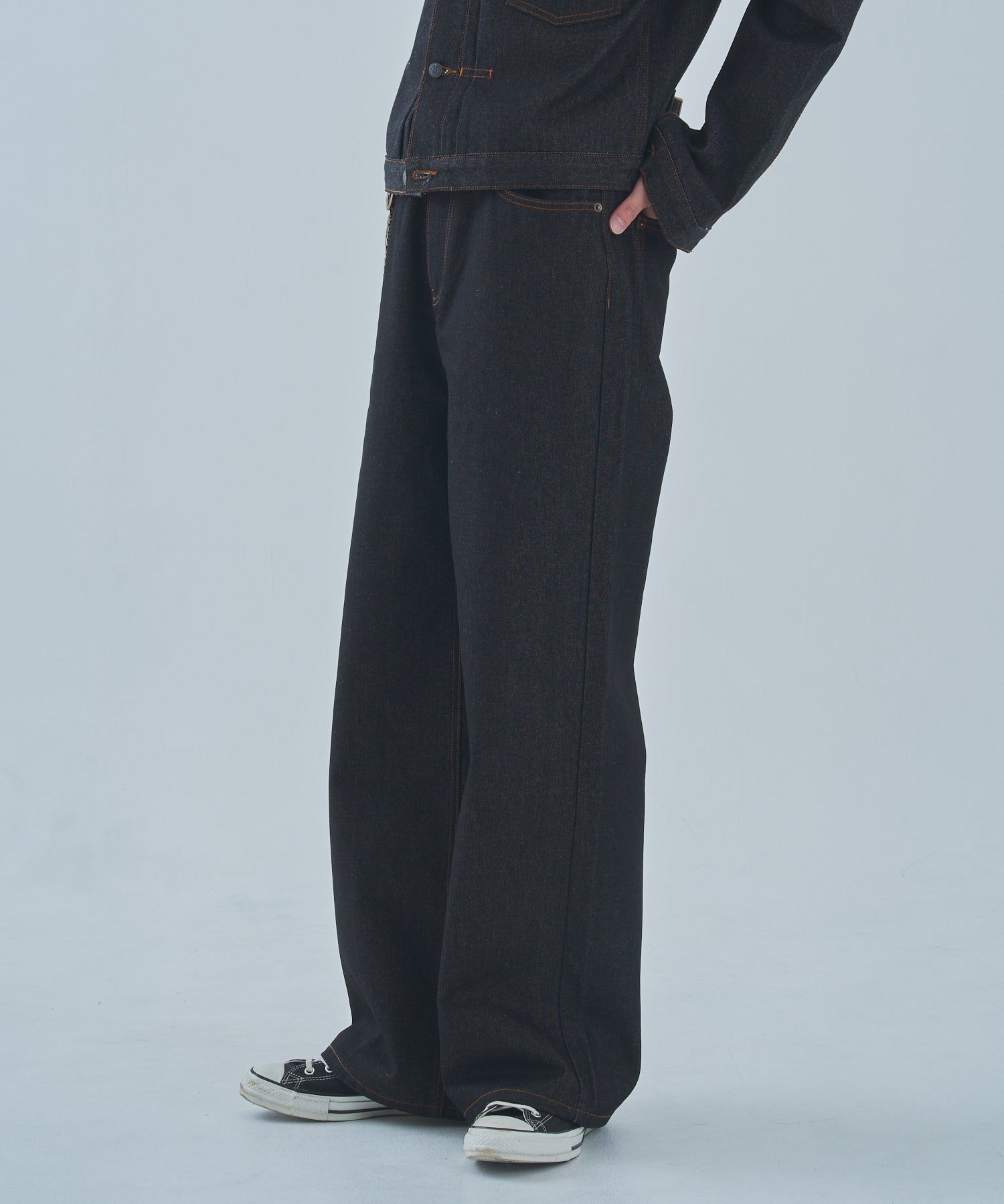 シンチバックバギージーンズ[Black] – Noen