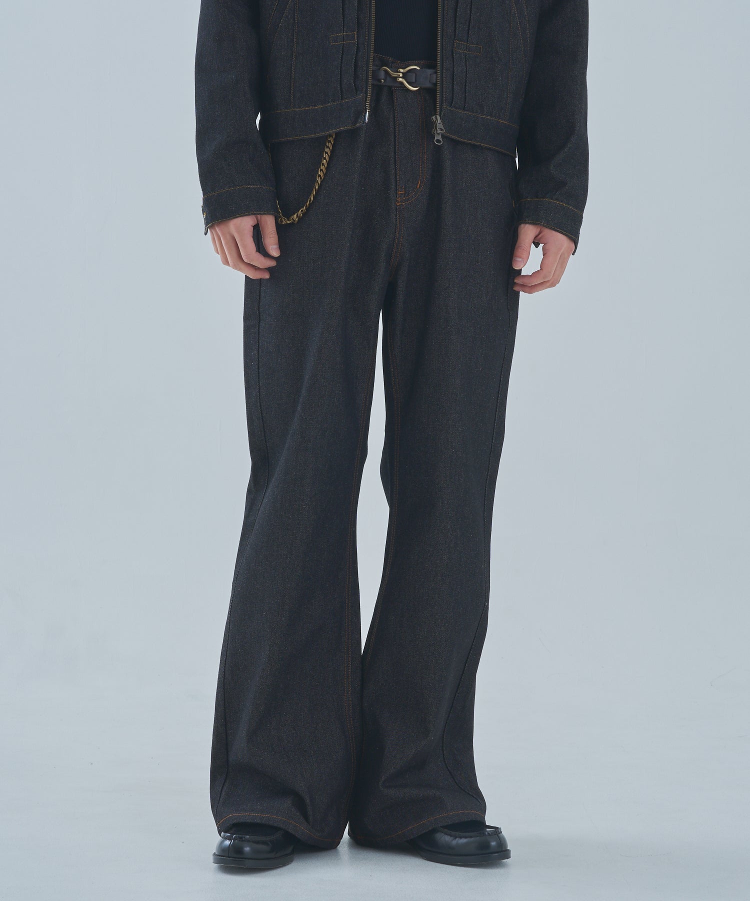 シンチバックブーツカットジーンズ[Black] – Noen