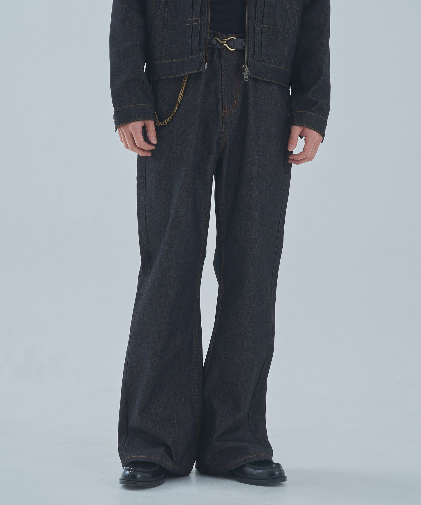 シンチバックブーツカットジーンズ[Black]