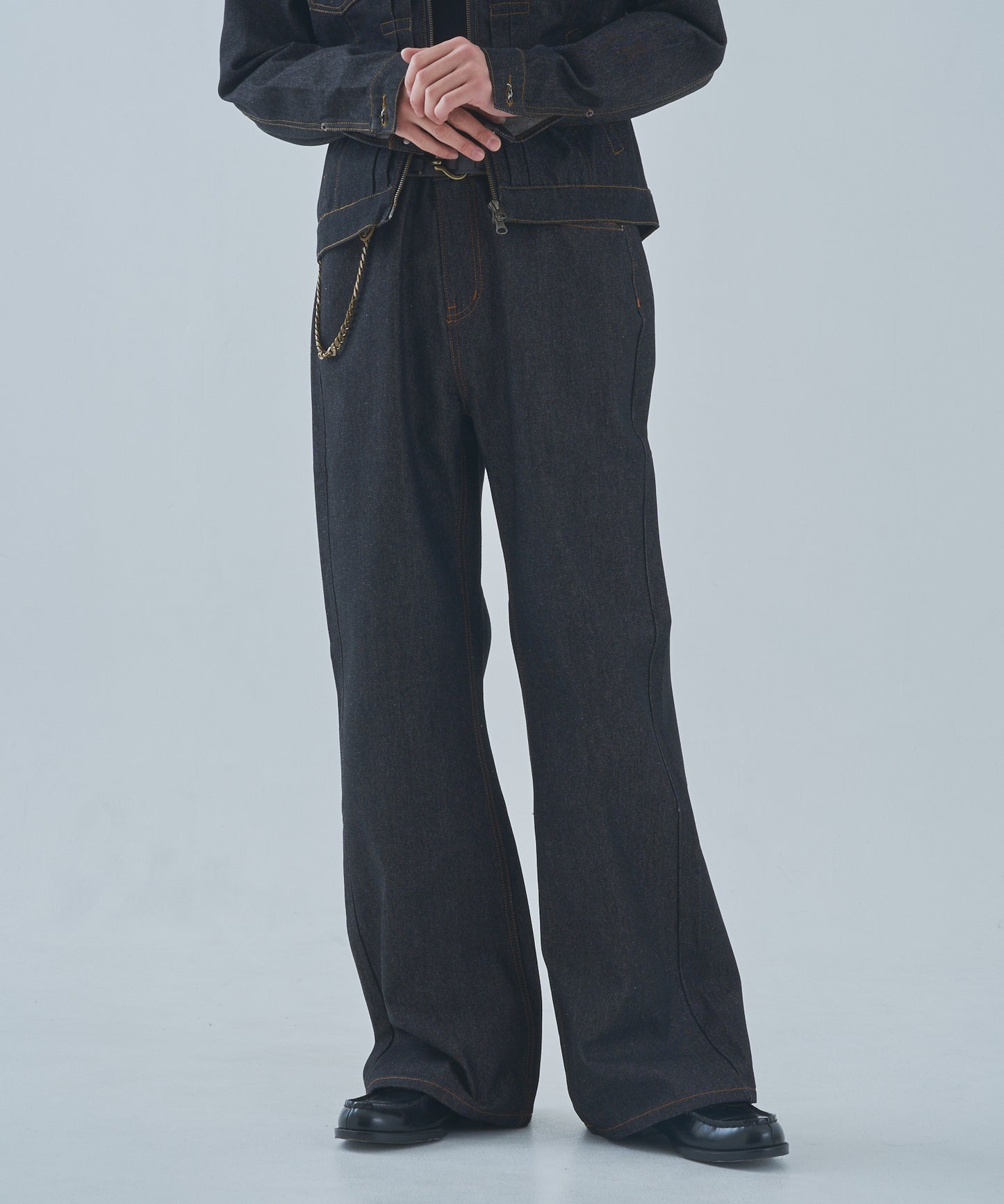 シンチバックブーツカットジーンズ[Black]