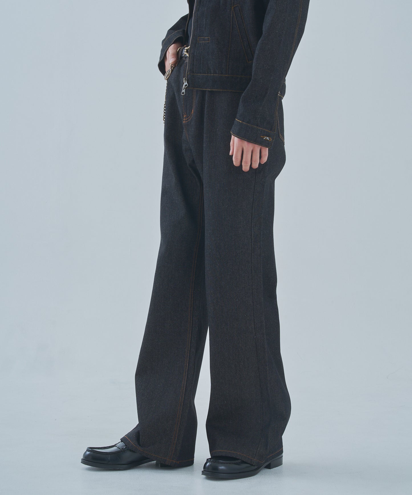 シンチバックブーツカットジーンズ[Black]