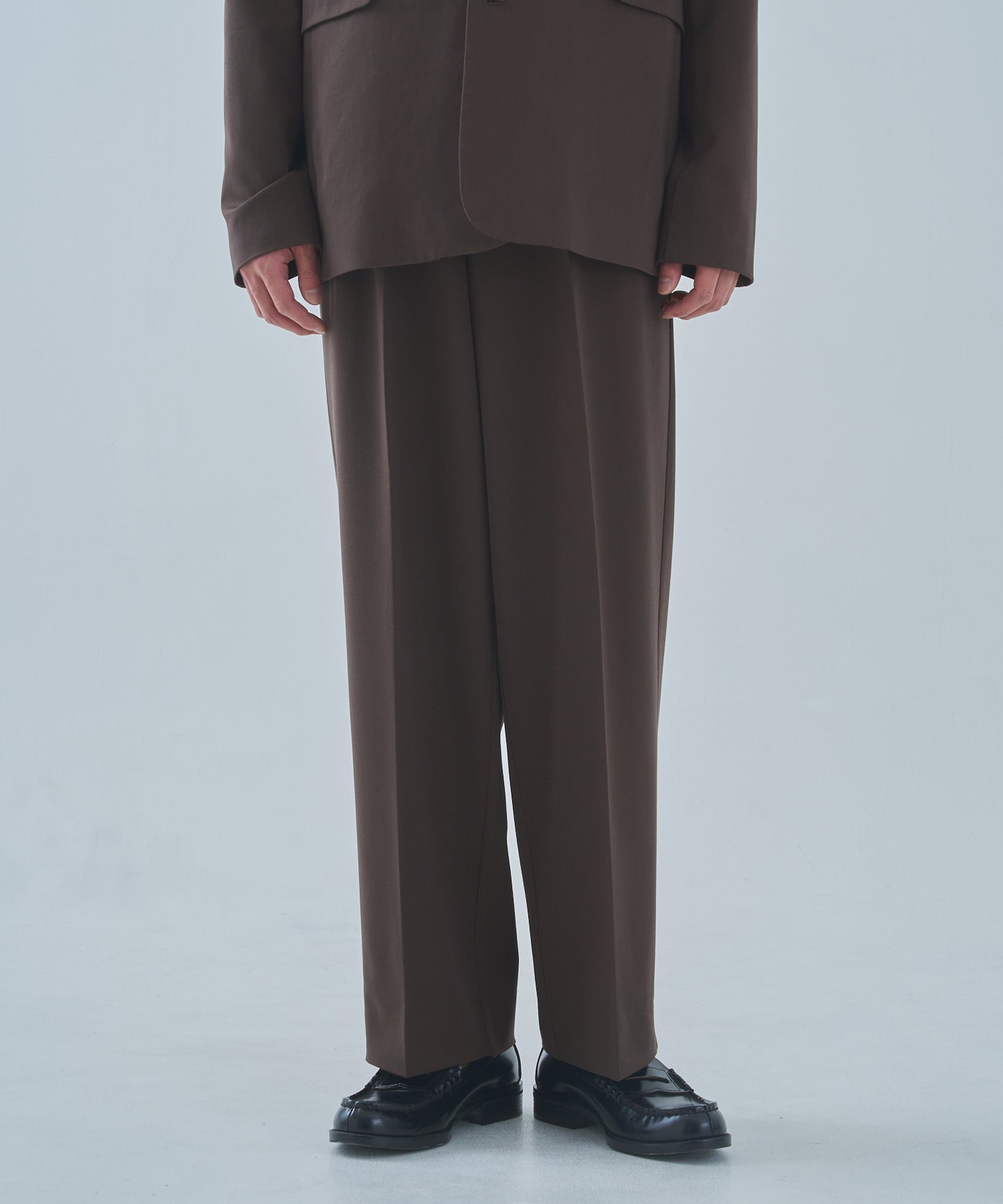 クラシックストレートスラックス[Dark Brown]