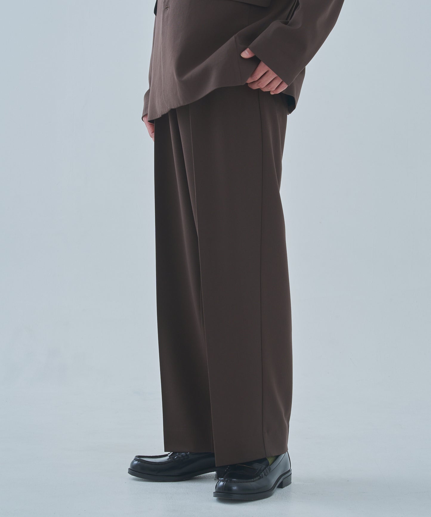 クラシックストレートスラックス[Dark Brown]