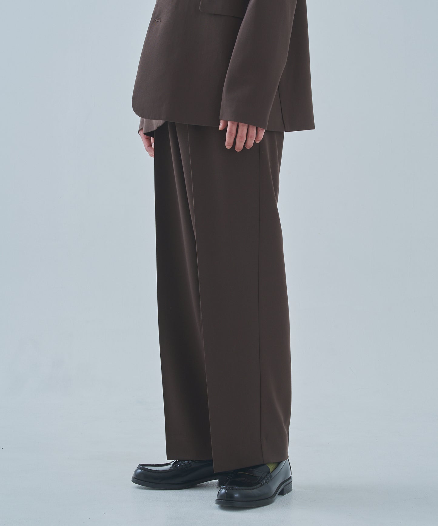 クラシックストレートスラックス[Dark Brown]