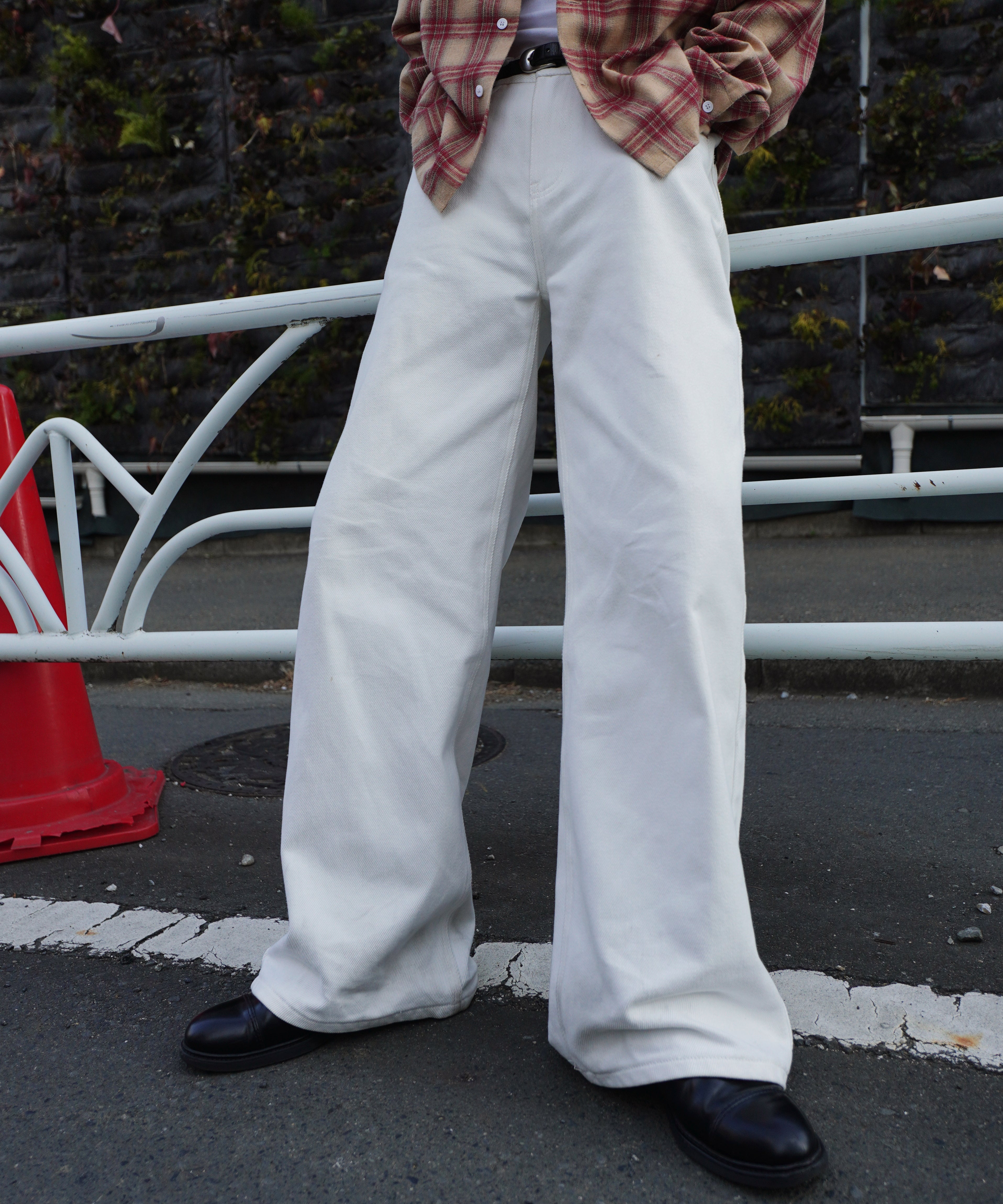 シンチバックバギージーンズ[White] – Noen