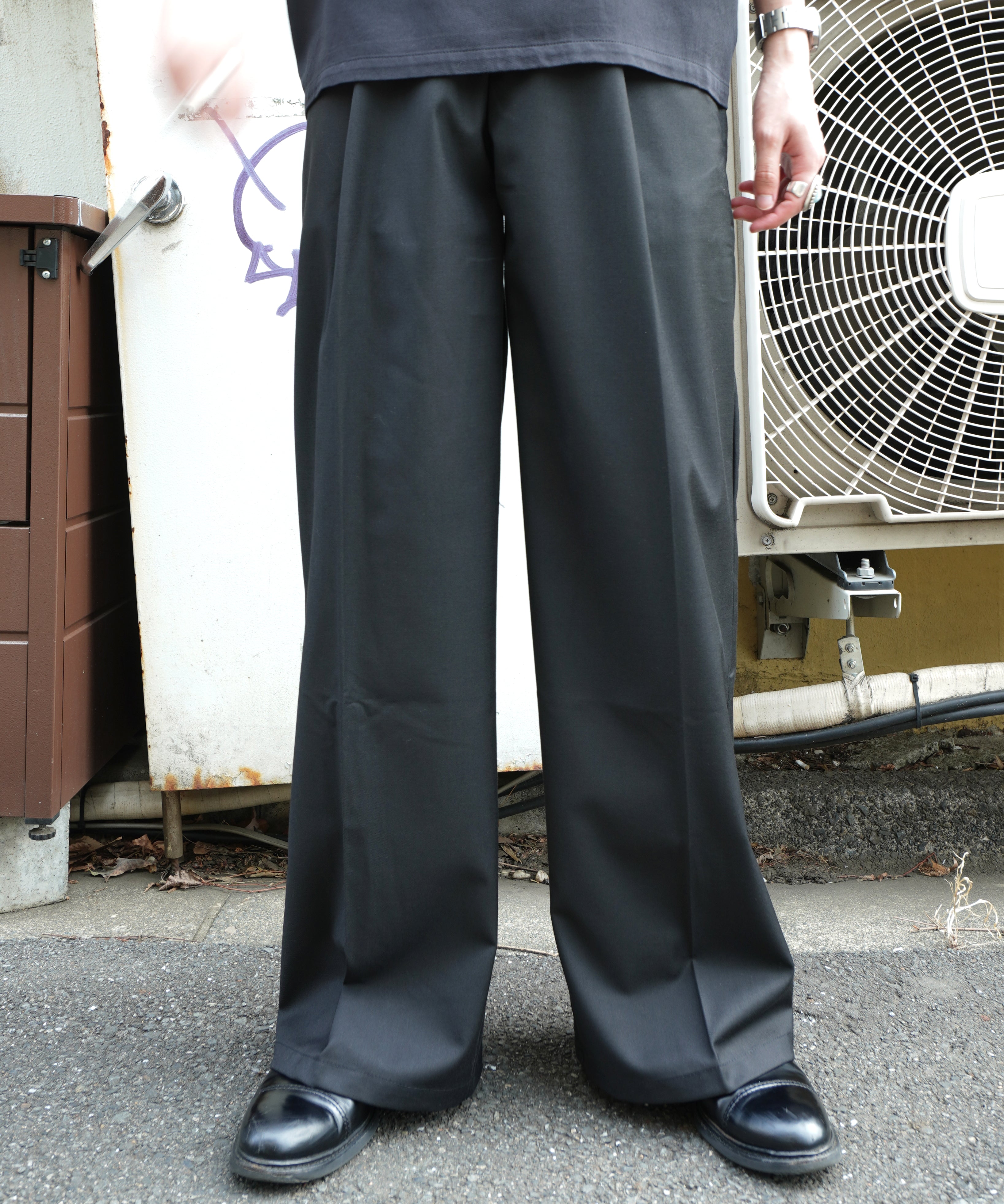 ポケットデザインストレートスラックス[Black] – Noen