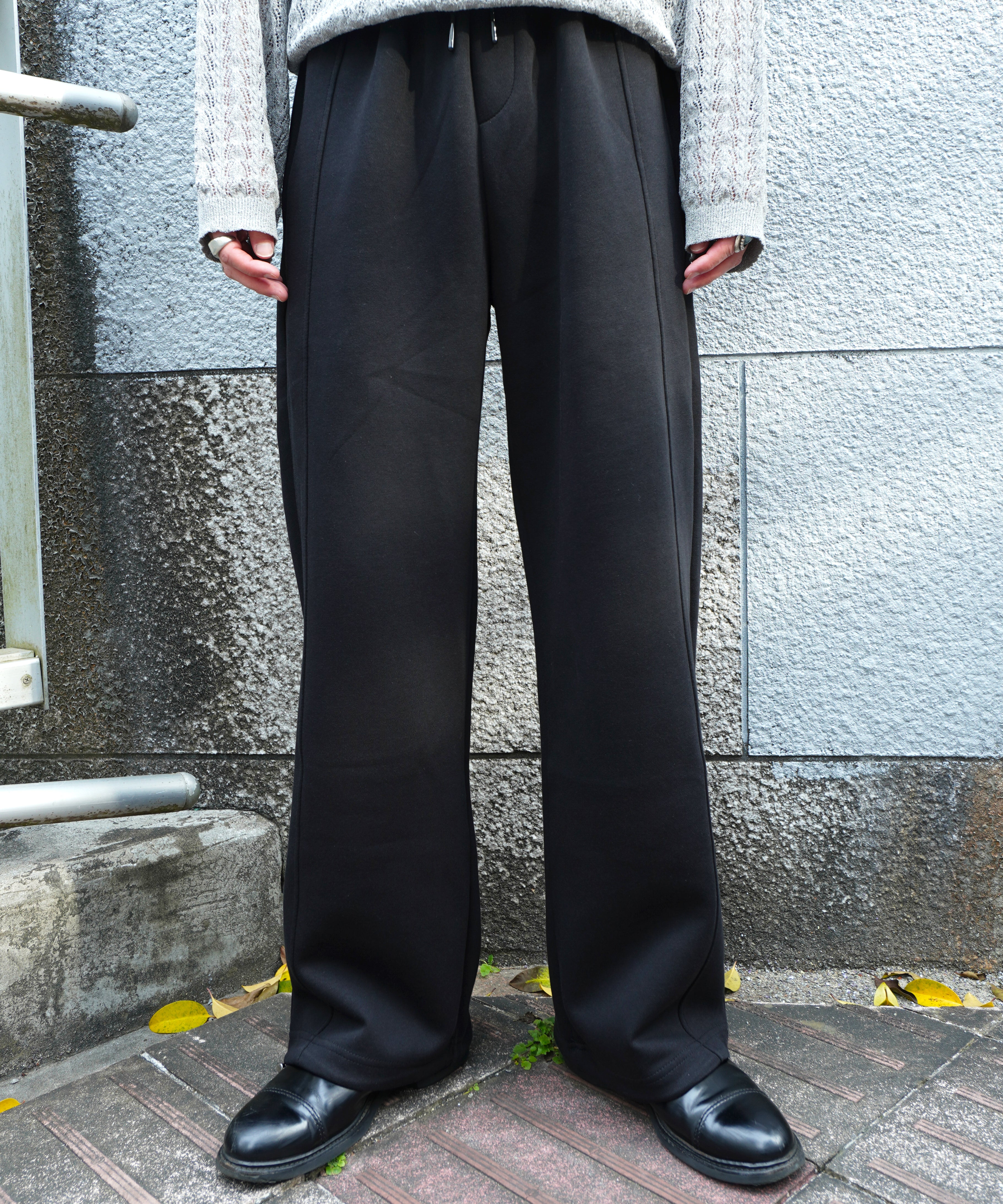 センタープレススウェットパンツ[Black] – Noen