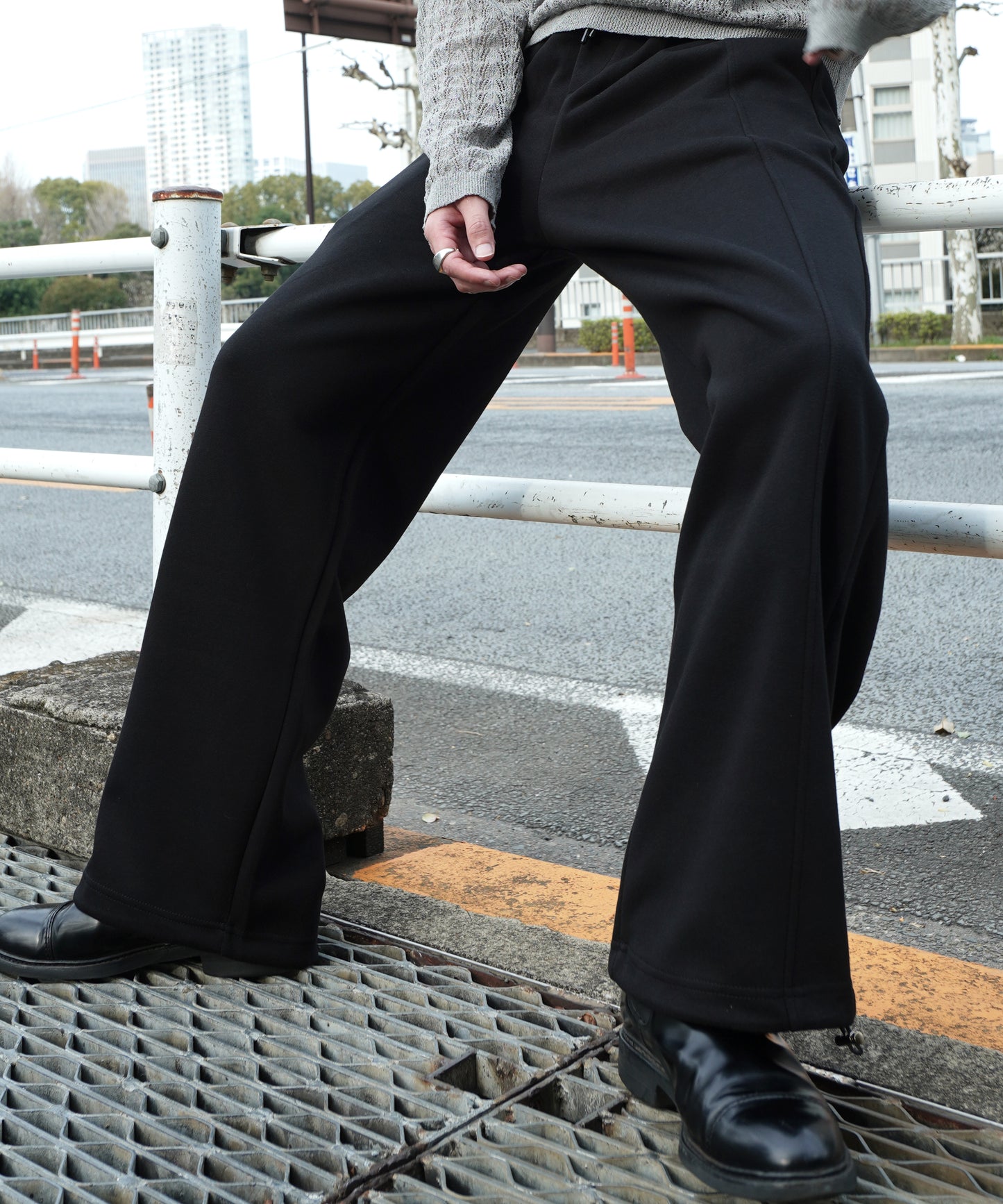センタープレススウェットパンツ[Black]