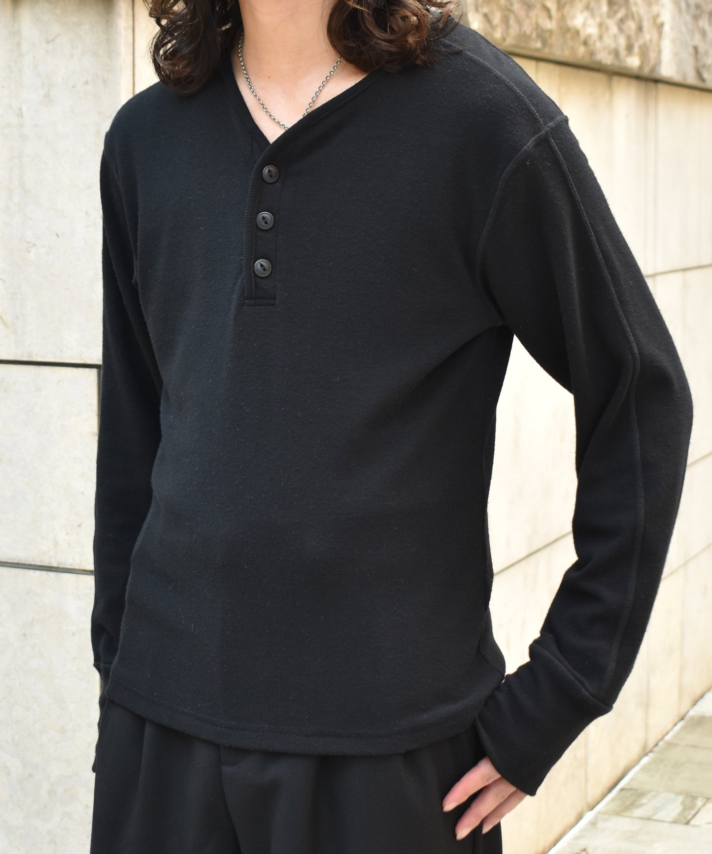 Vネックヘンリーニットソー[Black]