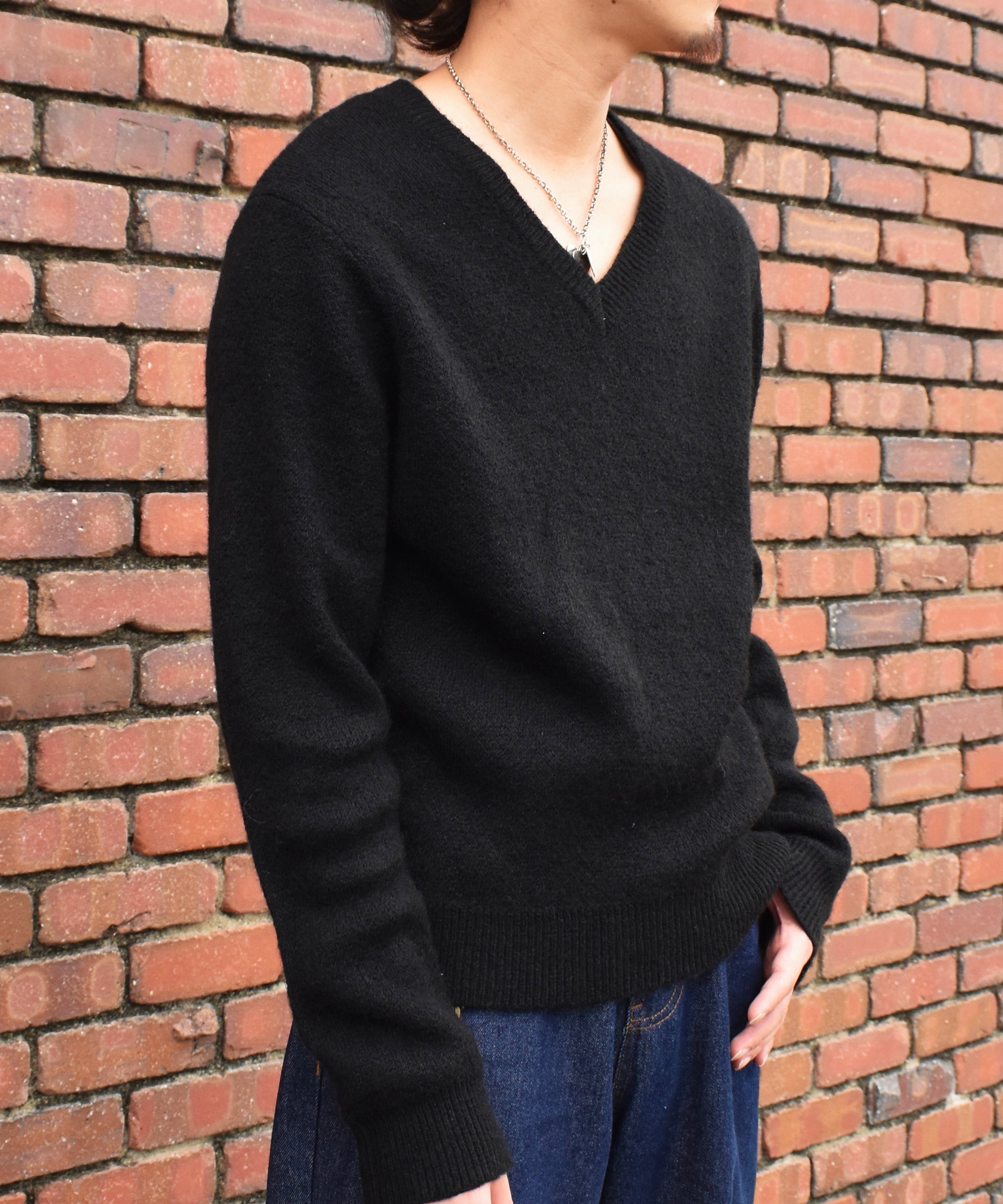 モヘアVネックニット[Black] – Noen