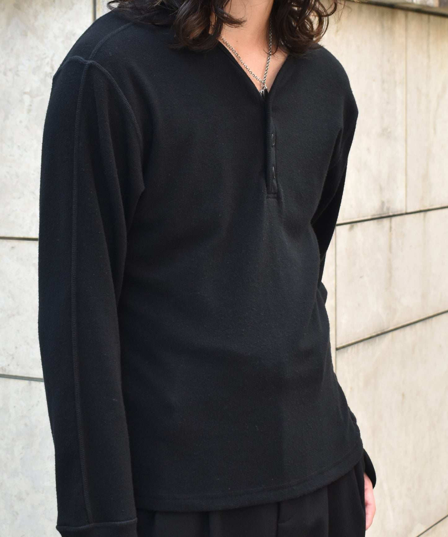 Vネックヘンリーニットソー[Black]