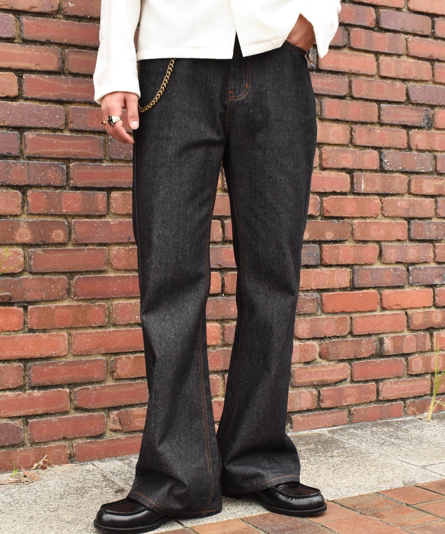 シンチバックブーツカットジーンズ[Black]