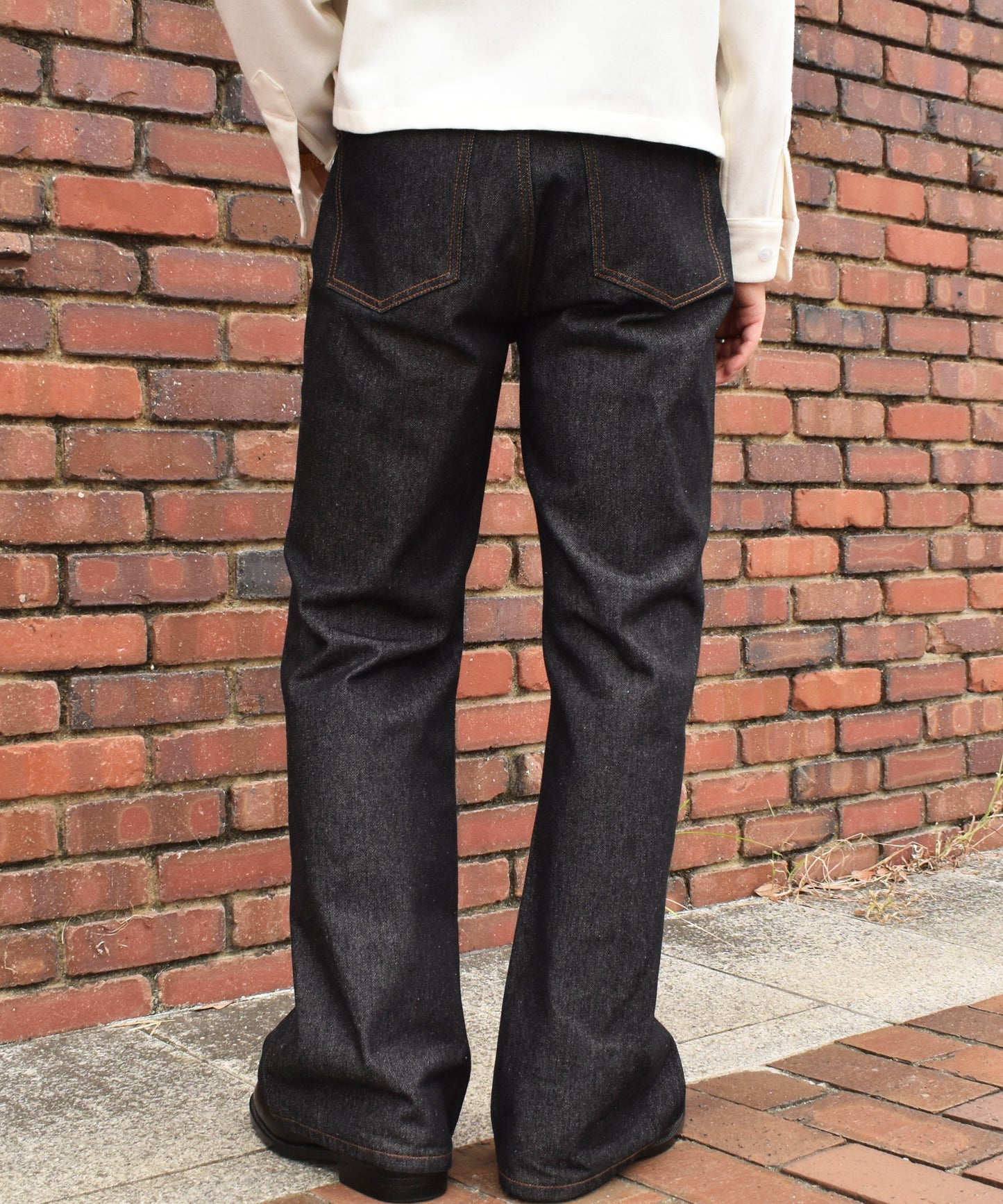 シンチバックブーツカットジーンズ[Black]