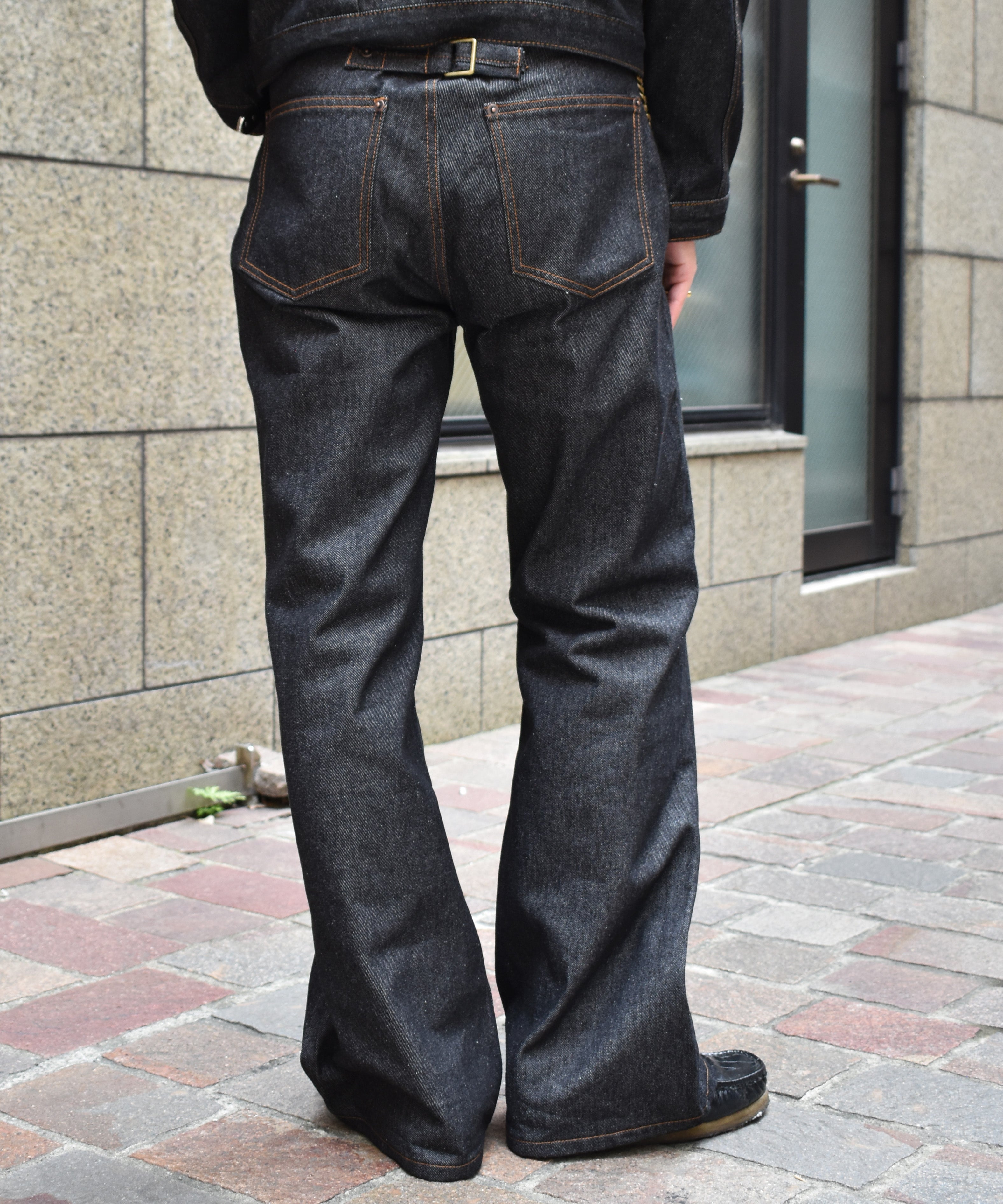 シンチバックブーツカットジーンズ[Black] – Noen