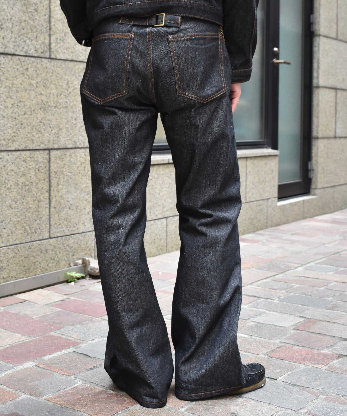 シンチバックブーツカットジーンズ[Black]