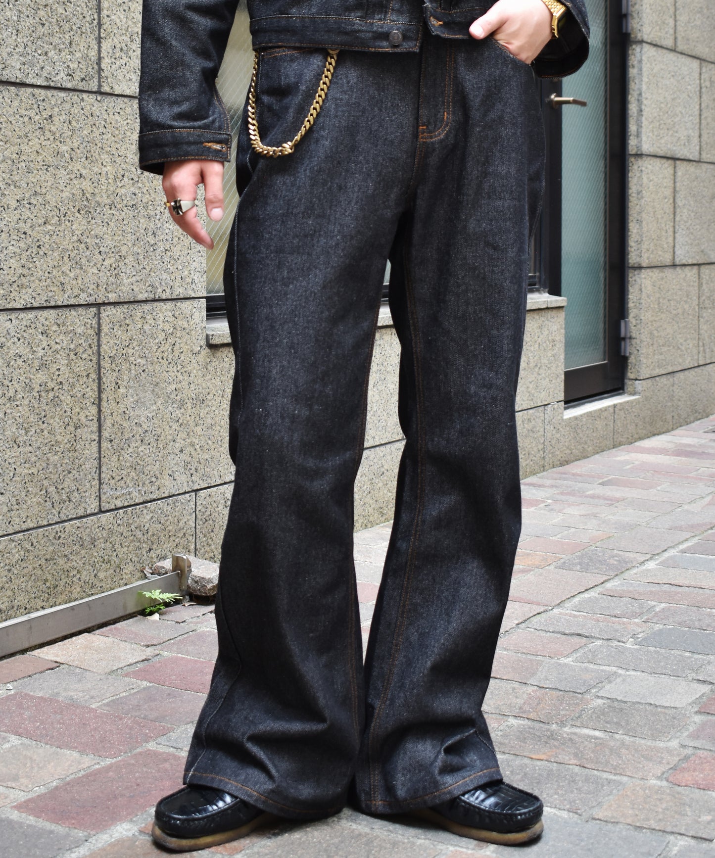 シンチバックブーツカットジーンズ[Black]