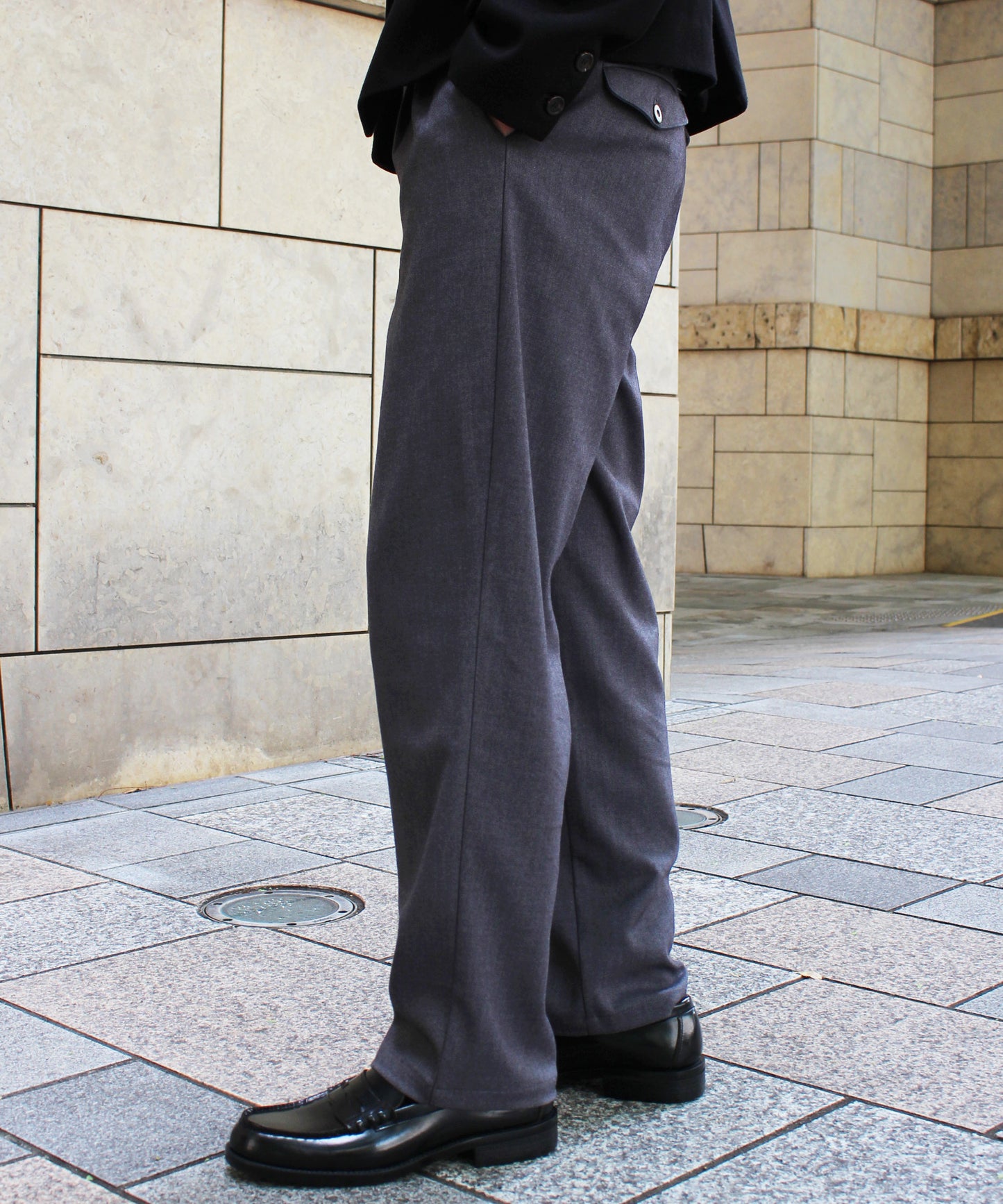 シンチバックテーパードスラックス[Gray]